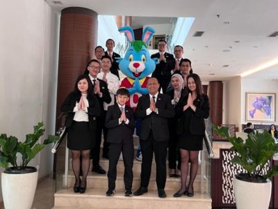Foto bersama program GM For A Day 2026 Santika Indonesia