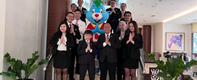 Foto bersama program GM For A Day 2026 Santika Indonesia
