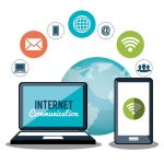 Ilustrasi pengguna smartphone memeriksa sisa kuota internet seluler di aplikasi operator telekomunikasi