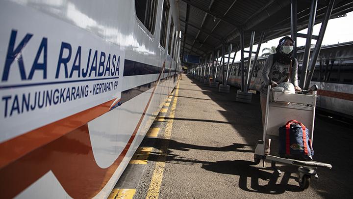 Stasiun Tanjungkarang - KA Rajabasa