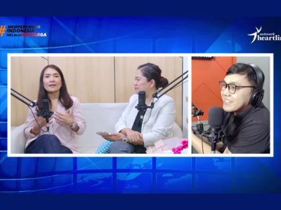 Masrinda Ambarita Psikoedukator dan Konselor saat membagikan materi edukasi pola asuh anak tanpa pelabelan negatif dalam program Sketsa Keluarga Indonesia