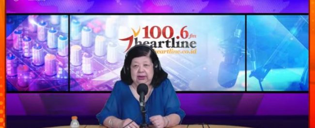 Pendiri Komunitas Sahabat Senior Meliana Debora saat menjadi narasumber edukasi pencegahan demensia lansia dalam program Cemilan Sore di Heartline Radio