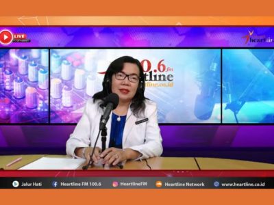 Tenaga kesehatan saat memberikan edukasi mengenai pola demam tifoid akibat infeksi bakteri Salmonella typhi