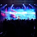Suasana panggung konser Lullaboy saat berduet bersama musisi Indonesia di The Music Hall Jakarta