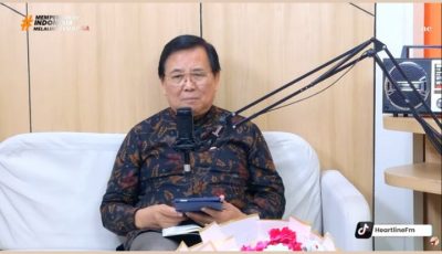 Pendeta Tommy Lengkong M.Th. saat menyampaikan pemaparan materi mengenai konsep pribadi Roh Kudus dalam program Let Us Reason Together
