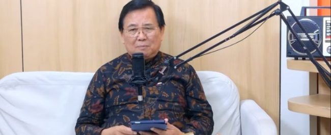 Pendeta Tommy Lengkong M.Th. saat menyampaikan pemaparan materi mengenai konsep pribadi Roh Kudus dalam program Let Us Reason Together
