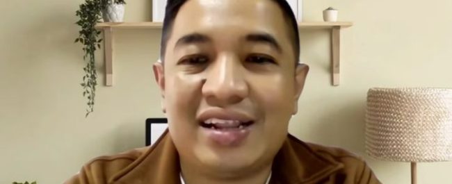Praktisi HRD Anung Prakoso saat membagikan pemaparan materi mengenai strategi bangkit dari PHK dan upskilling di era AI