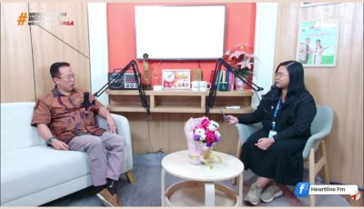Praktisi parenting Timothy Ivan saat membagikan pemaparan materi mengenai transisi melepaskan anak dewasa dalam program Sketsa Keluarga Indonesia
