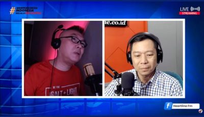 Pastor Jonathan Prawira saat menjelaskan makna lagu Minyak Dalam Buli dalam program Firman Dalam Pujian di Radio Heartline FM