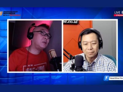Pastor Jonathan Prawira saat menjelaskan makna lagu Minyak Dalam Buli dalam program Firman Dalam Pujian di Radio Heartline FM