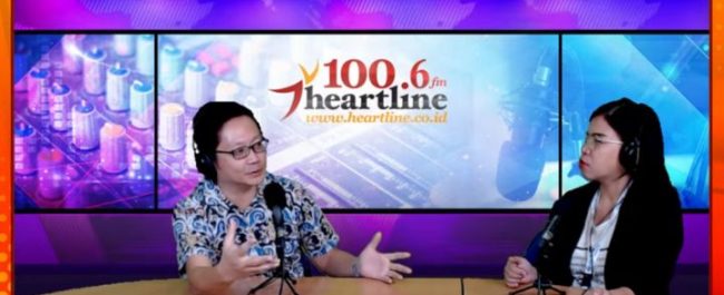 Retirement Trainer Mulyono saat membagikan kisah perjuangan hidup dan kiat mempersiapkan masa pensiun dalam talkshow di Heartline Radio