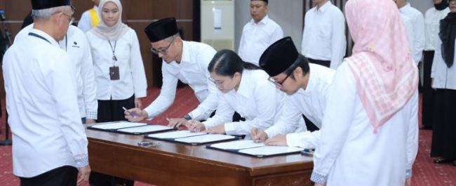 Sekretaris Jenderal Kemnaker Cris Kuntadi saat melantik dan mengambil sumpah jabatan 30 pejabat fungsional di lingkungan Kemnaker