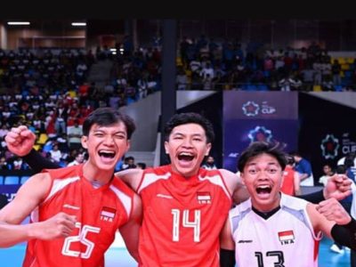 Skuad Timnas Voli Putra Indonesia merayakan selebrasi juara di podium Piala AVC Men's Cup 2026 setelah mengalahkan Korea Selatan