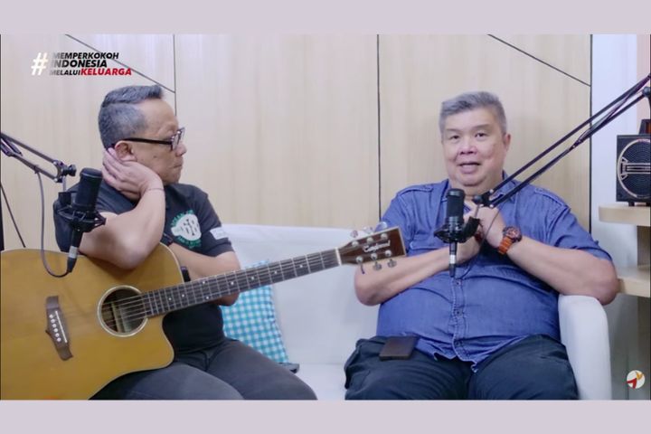 Tonny Sunarjo saat membagikan kesaksian iman dan kisah perjalanannya di program Soul Of Worship Heartline FM