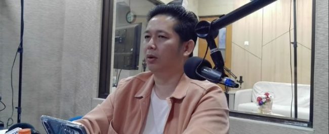 Daniel Arista saat membagikan kesaksian hidup dan pengalaman bangkit dari pengkhianatan rekan bisnis dalam program BDK di Radio Heartline FM Tangerang