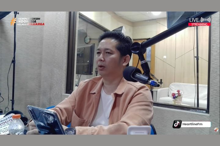 Daniel Arista saat membagikan kesaksian hidup dan pengalaman bangkit dari pengkhianatan rekan bisnis dalam program BDK di Radio Heartline FM Tangerang