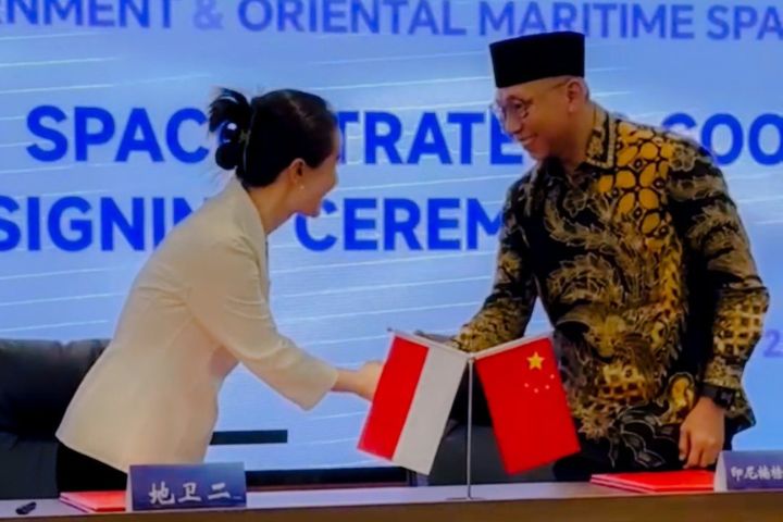 Gubernur Lampung bersalaman dengan perwakilan dari Tiongkok