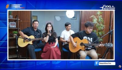 Personel Intimacy Worship Community saat membawakan lagu rohani dan menceritakan proses album One Character dalam program Cemilan Sore di Heartline Center