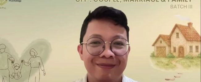 Konselor Chi-Psy Sola Josua S.S. M.Si saat membagikan pemaparan materi Belajar Bukan Cuma Soal Nilai tetapi Juga Jiwa di program Sketsa Keluarga Indonesia Heartline FM