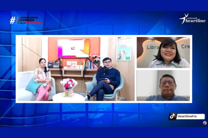 Mawar Simanjuntak bersama Pdt Andrea Sutikno STH MA dan pembaca acara saat menjadi narasumber program Sketsa Keluarga Indonesia di Radio Heartline FM Tangerang