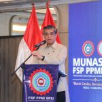 Menteri Ketenagakerjaan Yassierli saat menyampaikan sambutan mengenai kebijakan perlindungan pekerja pada Munas FSP PPMI SPSI di Surakarta