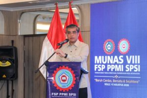 Menteri Ketenagakerjaan Yassierli saat menyampaikan sambutan mengenai kebijakan perlindungan pekerja pada Munas FSP PPMI SPSI di Surakarta
