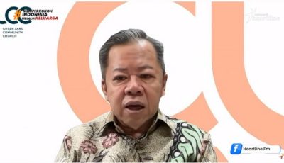 Pendeta Sukirno Tarjadi saat memberikan pemaparan materi rohani mengenai cara membaca tanda zaman tanpa ketakutan dalam program Let Us Reason Together di Radio Heartline FM