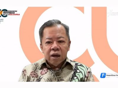Pendeta Sukirno Tarjadi saat memberikan pemaparan materi rohani mengenai cara membaca tanda zaman tanpa ketakutan dalam program Let Us Reason Together di Radio Heartline FM