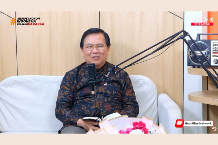 Pendeta Tommy Lengkong saat memberikan pemaparan materi rohani mengenai Roh Kudus sebagai Pribadi Kekal dalam program Let Us Reason Together