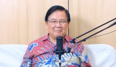 Pdt Tommy Lengkong M Th saat memaparkan materi teologis mengenai kemerdekaan dalam Kristus dan menjadi hamba kebenaran dalam program Let Us Reason Together di Radio Heartline FM