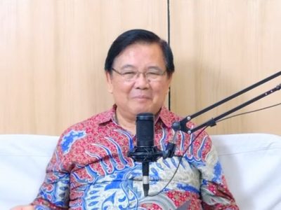 Pdt Tommy Lengkong M Th saat memaparkan materi teologis mengenai kemerdekaan dalam Kristus dan menjadi hamba kebenaran dalam program Let Us Reason Together di Radio Heartline FM