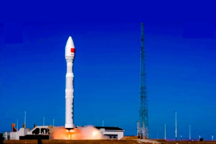 Peluncuran satelit Lampung