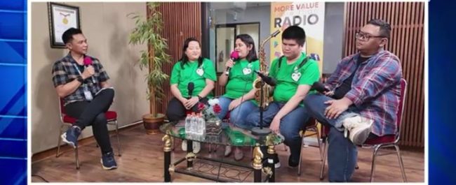 Personel Elsafan Group saat menjadi narasumber dan membawakan lagu Miliki Makna dalam program Heartline Request