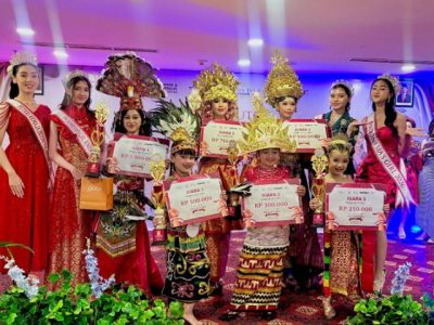 Peserta Putera Puteri Nusantara 2026 mengenakan pakaian adat di Golden Tulip Essential Tangerang