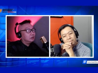Pastor Jonathan Prawira bersama Timo Dante saat membicarakan makna lagu Jalan Tuhan Waktu Tuhan dalam program Firman dalam Pujian di Radio Heartline FM