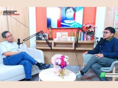 Psikolog klinis Robert O Rajagukguk PhD saat memaparkan materi pentingnya persiapan kedewasaan di masa kuliah dalam program Sketsa Keluarga Indonesia di Radio Heartline FM