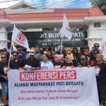 Ilustrasi ruang digital media sosial dan gawai terkait penyebaran manipulasi informasi serta perang kognitif di tengah aksi demonstrasi