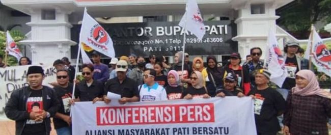 Ilustrasi ruang digital media sosial dan gawai terkait penyebaran manipulasi informasi serta perang kognitif di tengah aksi demonstrasi