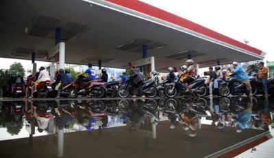 Situasi pengisian BBM Pertalite di SPBU Pertamina