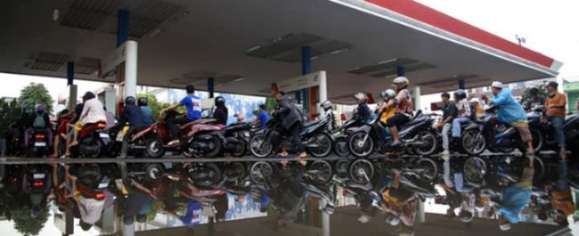 Situasi pengisian BBM Pertalite di SPBU Pertamina