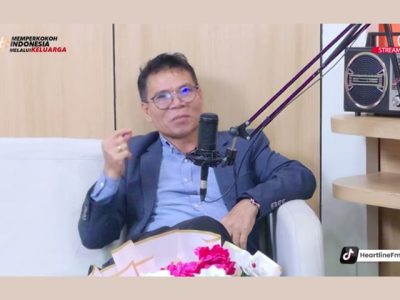 Hussain Shahz Diman saat menceritakan perjalanan hidupnya dalam program Bangkit dari Keterpurukan di studio Heartline FM