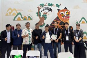 Para kontingen talenta vokasi Indonesia saat merayakan prestasi di WorldSkills Competition Shanghai 2026