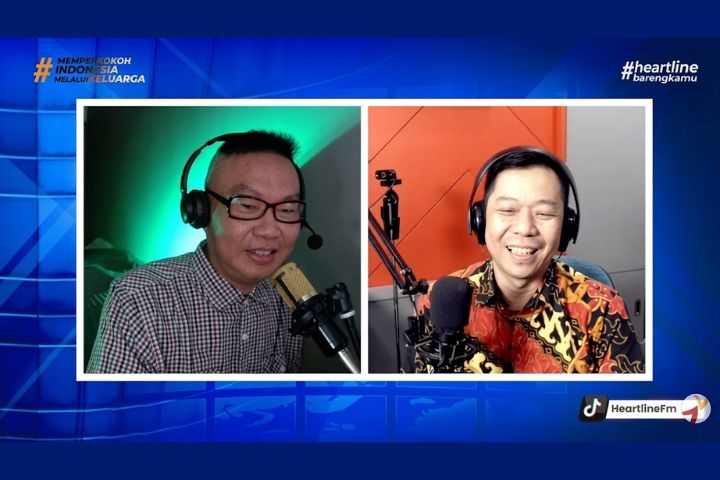 Pastor Jonathan Prawira saat siaran program rohani Firman dalam Pujian membahas makna tahta harta cinta dan talenta