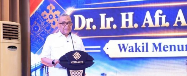 Wamenaker Afriansyah Noor memberikan sambutan terkait kategori teknisi ponsel dalam ajang Inaskill 2026 di Kemnaker