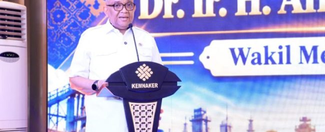 Wamenaker Afriansyah Noor memberikan sambutan terkait kategori teknisi ponsel dalam ajang Inaskill 2026 di Kemnaker