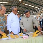 Wamenaker Afriansyah Noor saat melakukan kunjungan kerja ke kawasan industri PT Nikomas Gemilang di Serang Banten