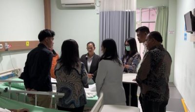 Wakil Presiden Gibran Rakabuming Raka menjenguk pasien anak korban keracunan makanan di rumah sakit Kabupaten Karo