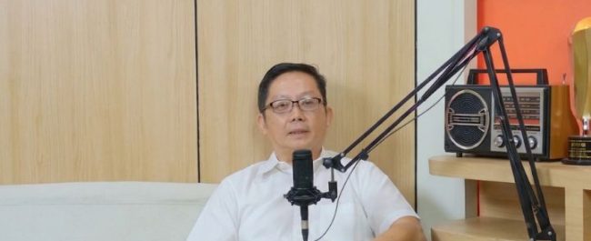 Financial educator Muljono membagikan strategi adaptasi digital dan manajemen keuangan UMKM dalam talkshow di Heartline FM