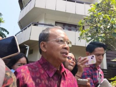 Gubernur Bali Wayan Koster memberikan keterangan pers terkait kelancaran pasokan dan distribusi BBM di Bali
