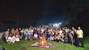 Jemaat GAB CWCC berkumpul bersama dalam ibadah syukur retreat perayaan HUT ke-6 di kawasan Puncak Bogor